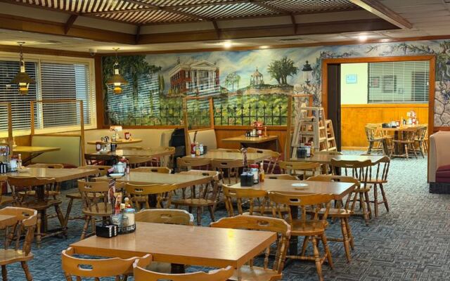 Day or Night, This Longtime Texas Diner Serves German Pancakes and Chicken Fried Steak Without the Fuss