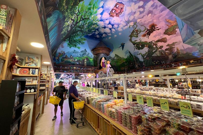 Hand-Pulled Taffy Has Been Stretched For Decades At Minnesota’s Biggest Candy Store Near Jenkins