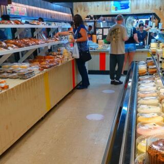 Locals Browse Amish Food, Flea-Market Finds, and Fresh-Baked Goods at This Delaware Bazaar