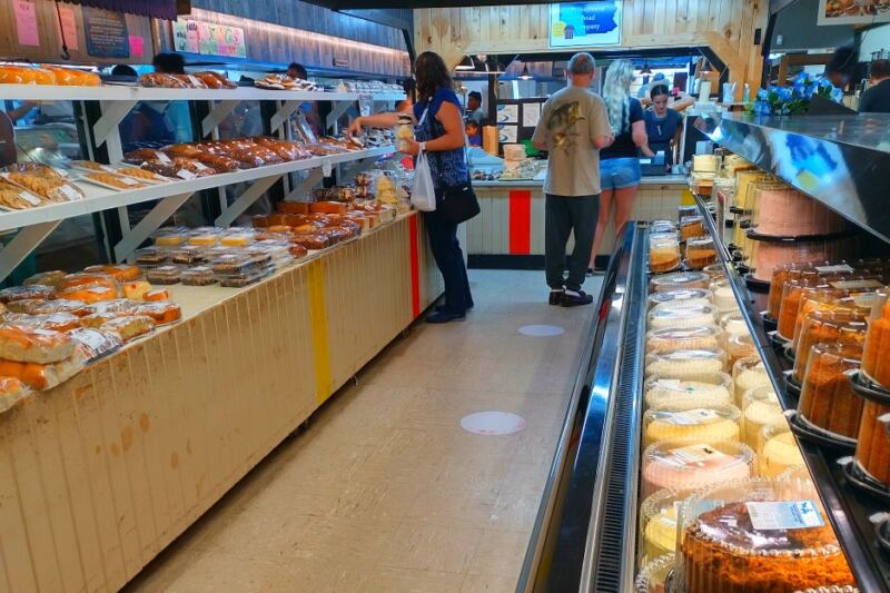 Locals Browse Amish Food, Flea-Market Finds, and Fresh-Baked Goods at This Delaware Bazaar