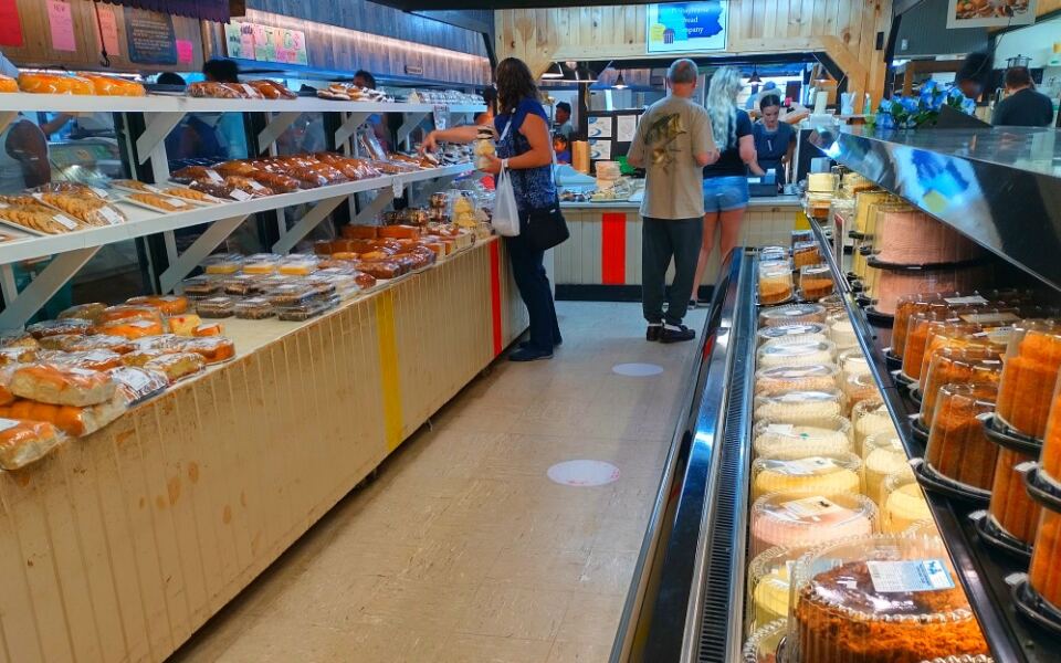 Locals Browse Amish Food, Flea-Market Finds, and Fresh-Baked Goods at This Delaware Bazaar