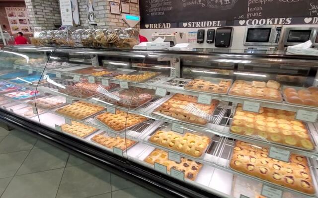 Spend a Saturday Morning Sampling Fresh Kolaches and Smoked Sausage Across These 8 Czech Bakeries Along Texas Highway 77