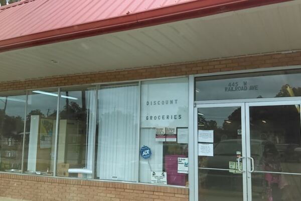 At This Ever-Changing Salvage Grocery, Frugal South Carolina Shoppers Stretch Their Food Budget