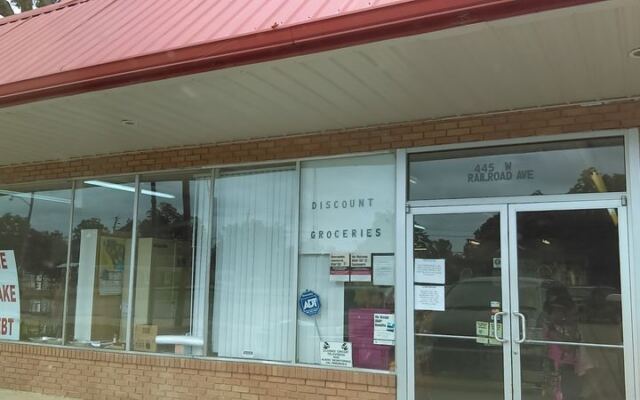 At This Ever-Changing Salvage Grocery, Frugal South Carolina Shoppers Stretch Their Food Budget