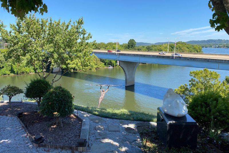 This Tiny Historic Tennessee District on a River Bluff Hides Bakeries, Galleries, and Sculpture Gardens