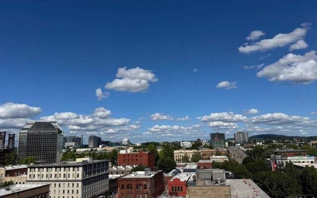 These 7 Oregon Rooftops Serve Up Skyline Views Worth Climbing the Stairs For