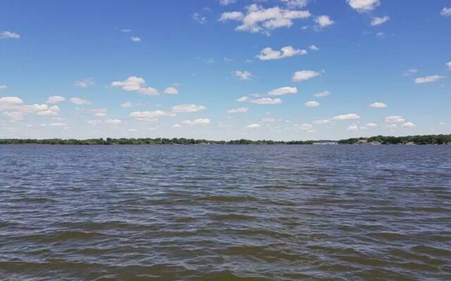 Weekend Crowds Keep Swelling In This Once-Sleepy Northern Illinois Lake Town