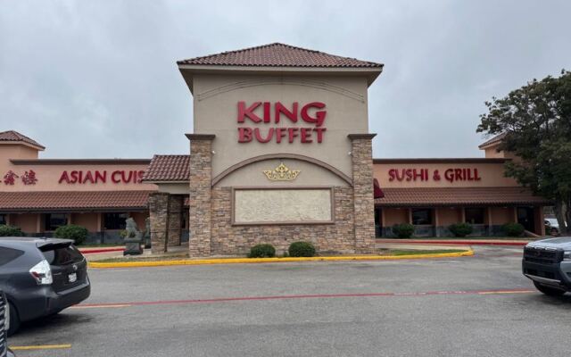 At This All-You-Can-Eat Buffet Near San Antonio, Texas, Crab Legs Sit Beside Sushi and Mongolian BBQ