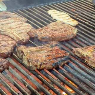 This Old-School Arizona Steakhouse Serves Prime Rib, A Salad Bar And Mesquite-Grilled Steaks Worth The Drive
