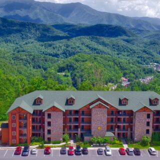 This Smoky Mountain Resort in Tennessee Has a Giant Indoor Waterpark Where Kids Swim All Winter