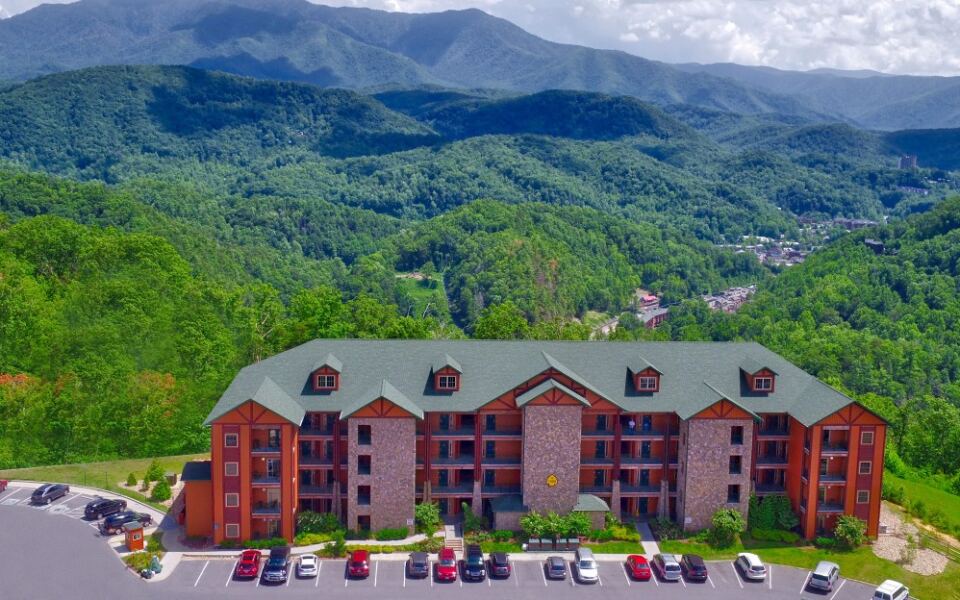 This Smoky Mountain Resort in Tennessee Has a Giant Indoor Waterpark Where Kids Swim All Winter