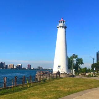 This Detroit Lighthouse Has a Skyline View You Would Never Expect