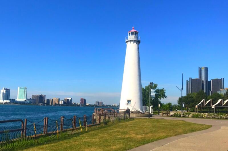 This Detroit Lighthouse Has a Skyline View You Would Never Expect