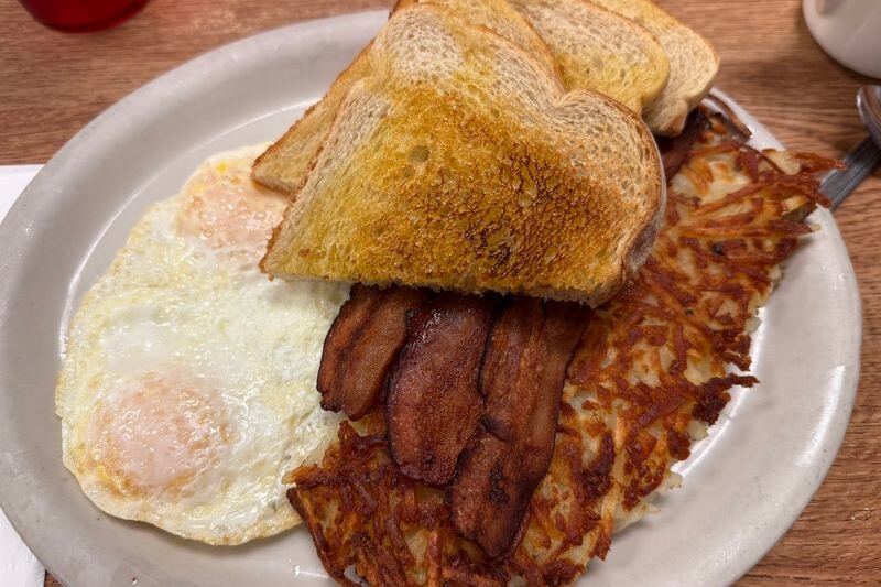 This Family-Owned Arizona Diner Serves Classic Breakfasts, Meatloaf, and Homemade Pies Without the Fuss