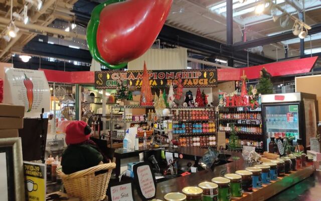 Columbus Has A Shop Selling Over 60 Kinds Of Hot Sauce, And They Let You Taste First