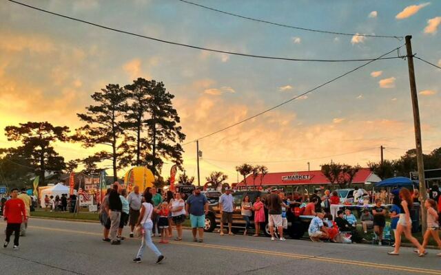 An Afternoon Slips Away in This Small North Carolina River Town With a Walkable Downtown