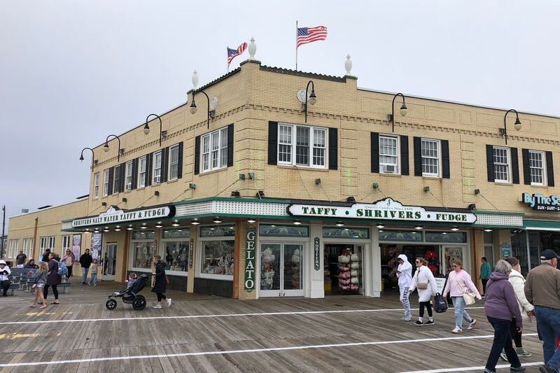 Shriver’s in Ocean City, New Jersey, Still Makes Saltwater Taffy Behind the Glass