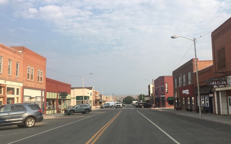 12 Tiny American Towns Where A-List Celebrities Quietly Live