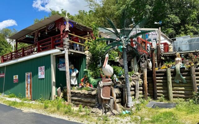 Fremont Locals Swear This Rustic Ohio Fish House Serves The Best Seafood In The State