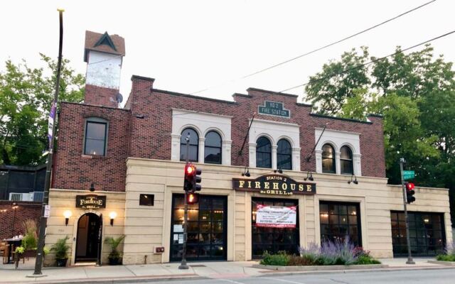 8 Illinois Restaurants Tucked Inside Old Banks, Schoolhouses, And Firehouses That Justify The Drive
