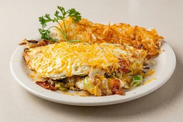 This Texas Diner Serves Its Skillet Combo In Very Large Portions With Homemade Salsa On The Side