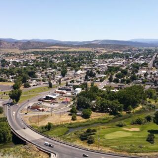 This Sleepy Oregon Town Has Quietly Become the Grown-Up Weekend Getaway Everyone Wants