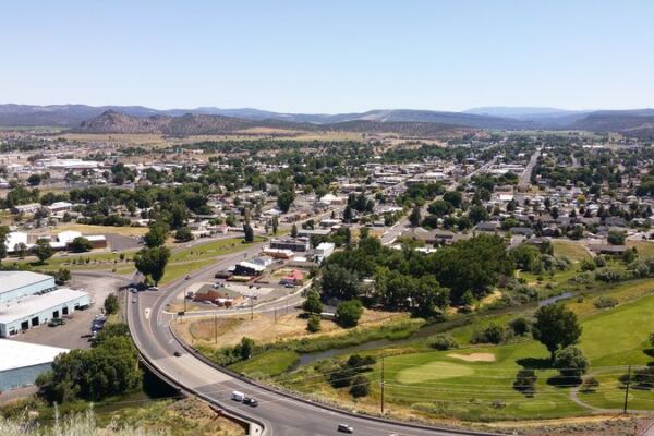 This Sleepy Oregon Town Has Quietly Become the Grown-Up Weekend Getaway Everyone Wants