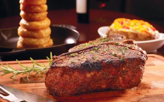 Order the Crab Cakes, a Delmonico Steak, and Butter Cake at This Glendale, Arizona Steakhouse