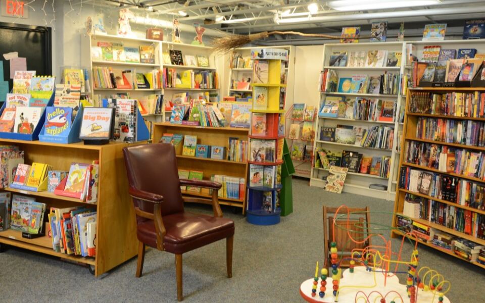 This Iowa Bookstore Lets You Sip Coffee Where Famous Poets Once Gathered