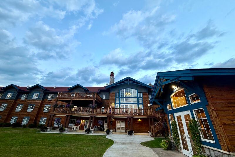This Wisconsin Casino Buffet On The Shores Of Pokegama Lake Serves Up Crab Legs And Prime Rib
