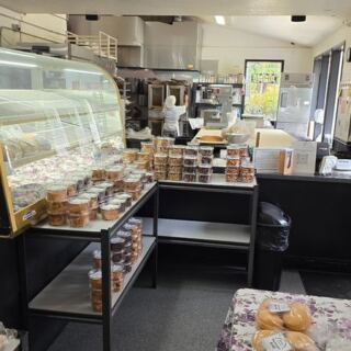 This Family-Run Washington Bakery Bakes Sourdough, Pies, And Cookies That Road-Trippers Always Stop For