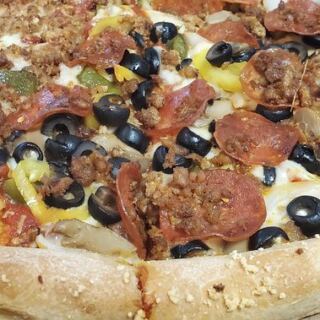 9 Youngstown-Area Pizza Shops Locals Swear Beat Anything In Cleveland