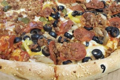 9 Youngstown-Area Pizza Shops Locals Swear Beat Anything In Cleveland