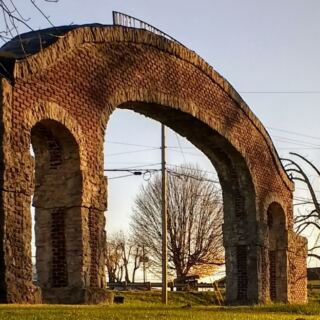 Retirees Are Quietly Discovering This Hocking Hills Town Where Rent Stays Low And Trails Stay Close