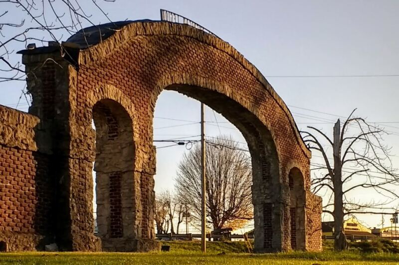 Retirees Are Quietly Discovering This Hocking Hills Town Where Rent Stays Low And Trails Stay Close