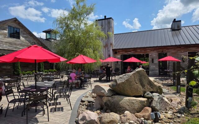 Lunch At This Lake Erie Orchard Restaurant Turns An October Drive Into The Whole Afternoon