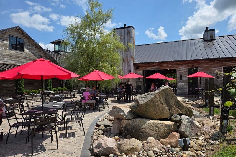 Lunch At This Lake Erie Orchard Restaurant Turns An October Drive Into The Whole Afternoon
