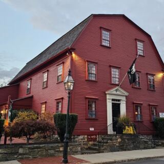 15 of the Oldest Restaurants in the World Still Serving Food Today