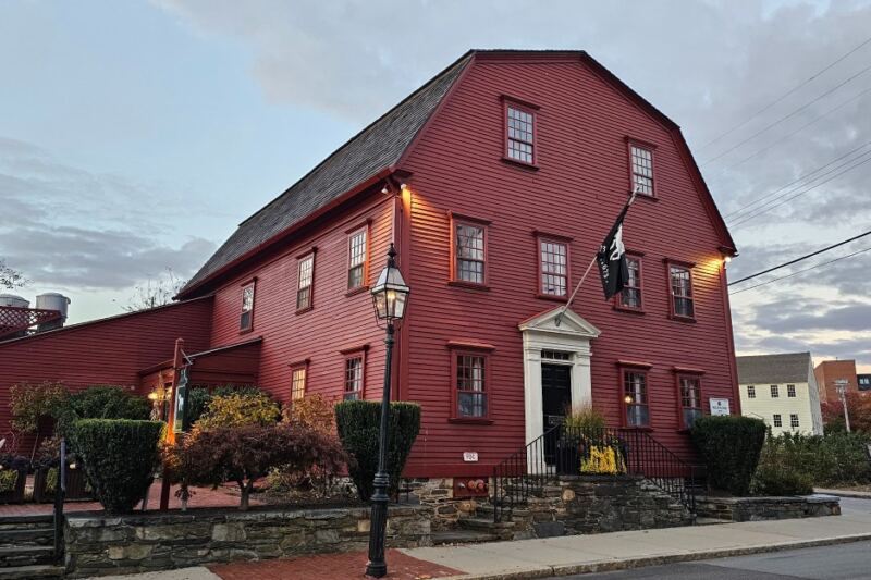 15 of the Oldest Restaurants in the World Still Serving Food Today