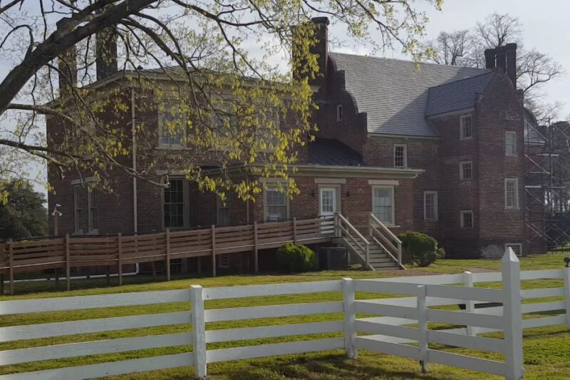 This Virginia Castle Is Actually A 361-Year-Old House With A Rebellious Past