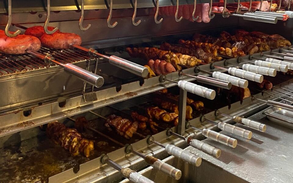 This Cape Cod Steakhouse In Massachusetts Brings Unlimited Grilled Meats Straight To Your Table