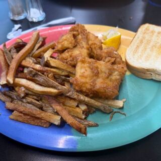 This Oregon Diner Piles Up Massive Burgers, Sky-High Pancakes, and Fresh Seafood All Day