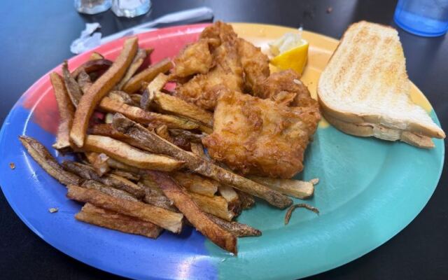 This Oregon Diner Piles Up Massive Burgers, Sky-High Pancakes, and Fresh Seafood All Day