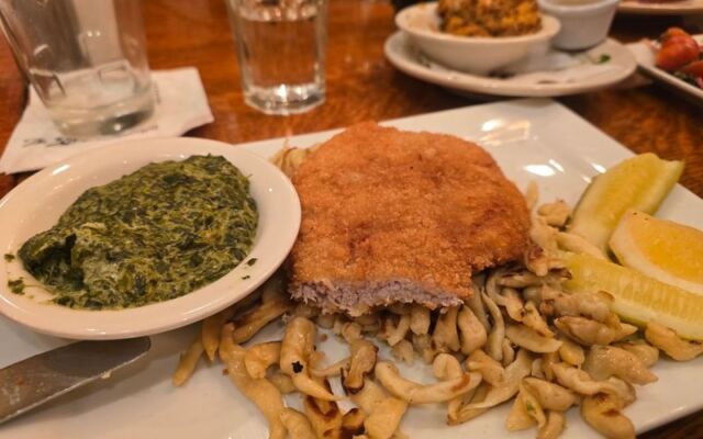 Office Towers Surround This Downtown Chicago Kitchen Still Frying Schnitzel Like It’s The 1890s