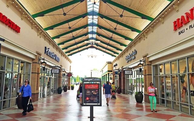 This Georgia Outlet Mall Pairs Brand-Name Deals With Dave & Buster’s Fun Worth Coming Back For