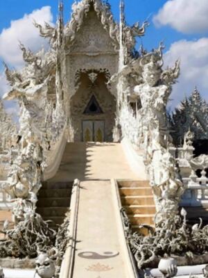 15 Fascinating Facts About the White Temple That Make It Unlike Any Other