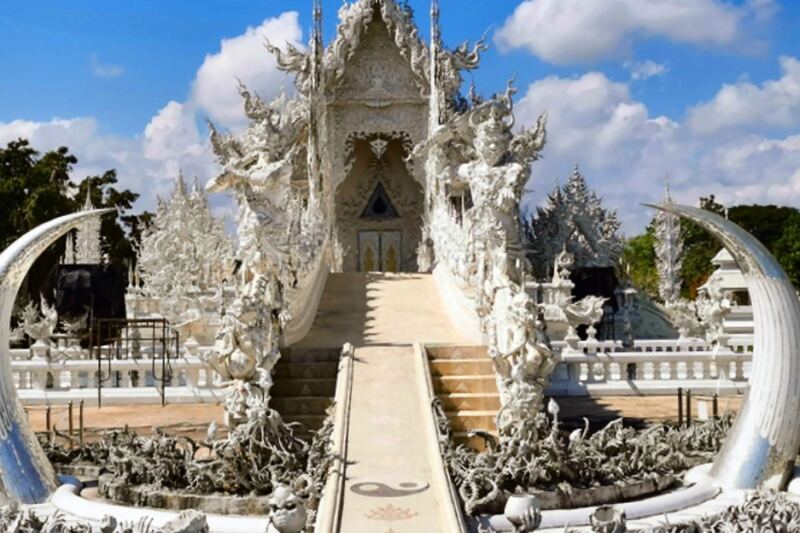 15 Fascinating Facts About the White Temple That Make It Unlike Any Other