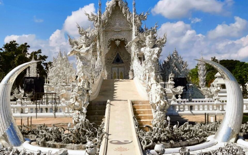 15 Fascinating Facts About the White Temple That Make It Unlike Any Other