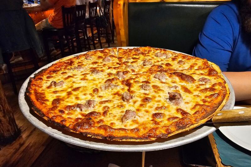 A Tiny New Jersey Cabin Serves Pizza That Rivals the State’s Big Names