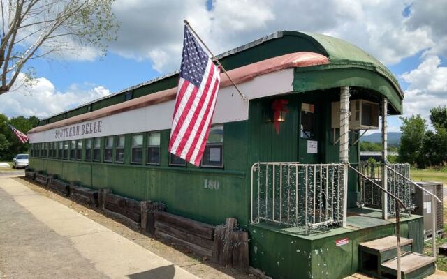 9 Oklahoma Hole-in-the-Wall Fried Chicken Joints Where a Full Plate Still Comes Cheap